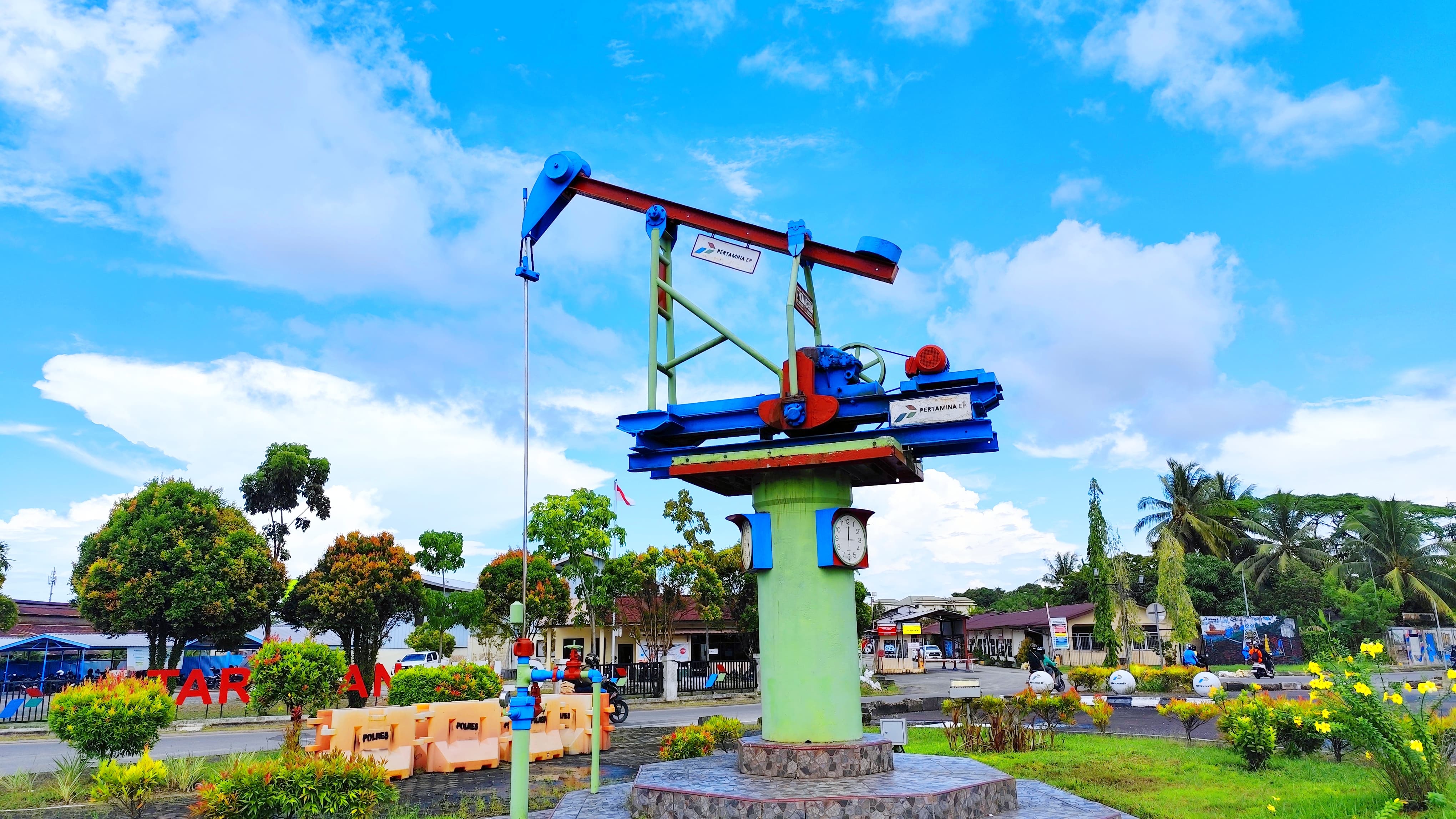 NATANAEL/RADAR TARAKAN IKON: Tugu Pompa Pertamina Tarakan menjadi salah satu ikon Kota Tarakan.