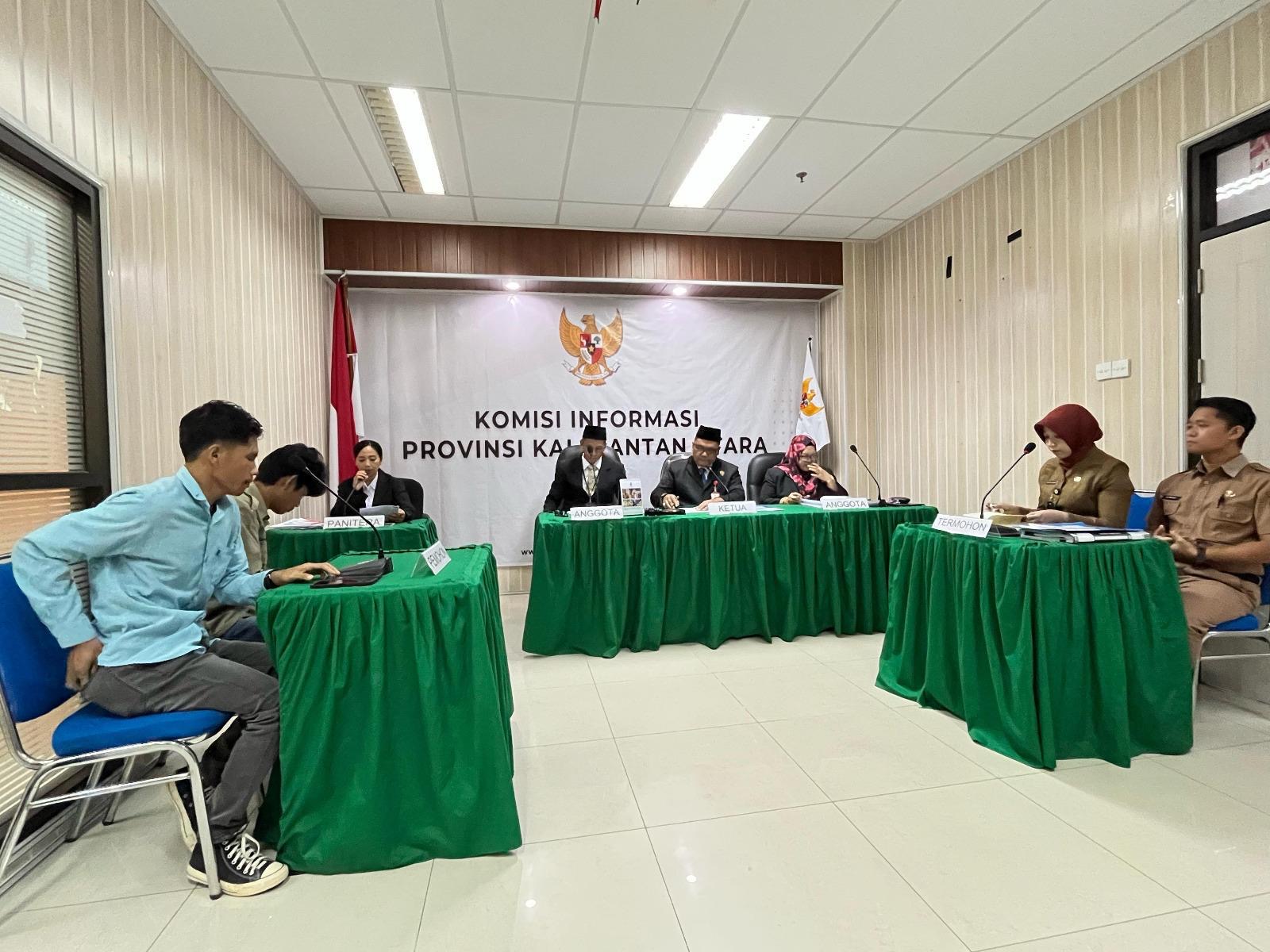 INFORMASI : Sidang sengketa informasi yang digelar KI Kaltara beberapa waktu lalu. FOTO: IST