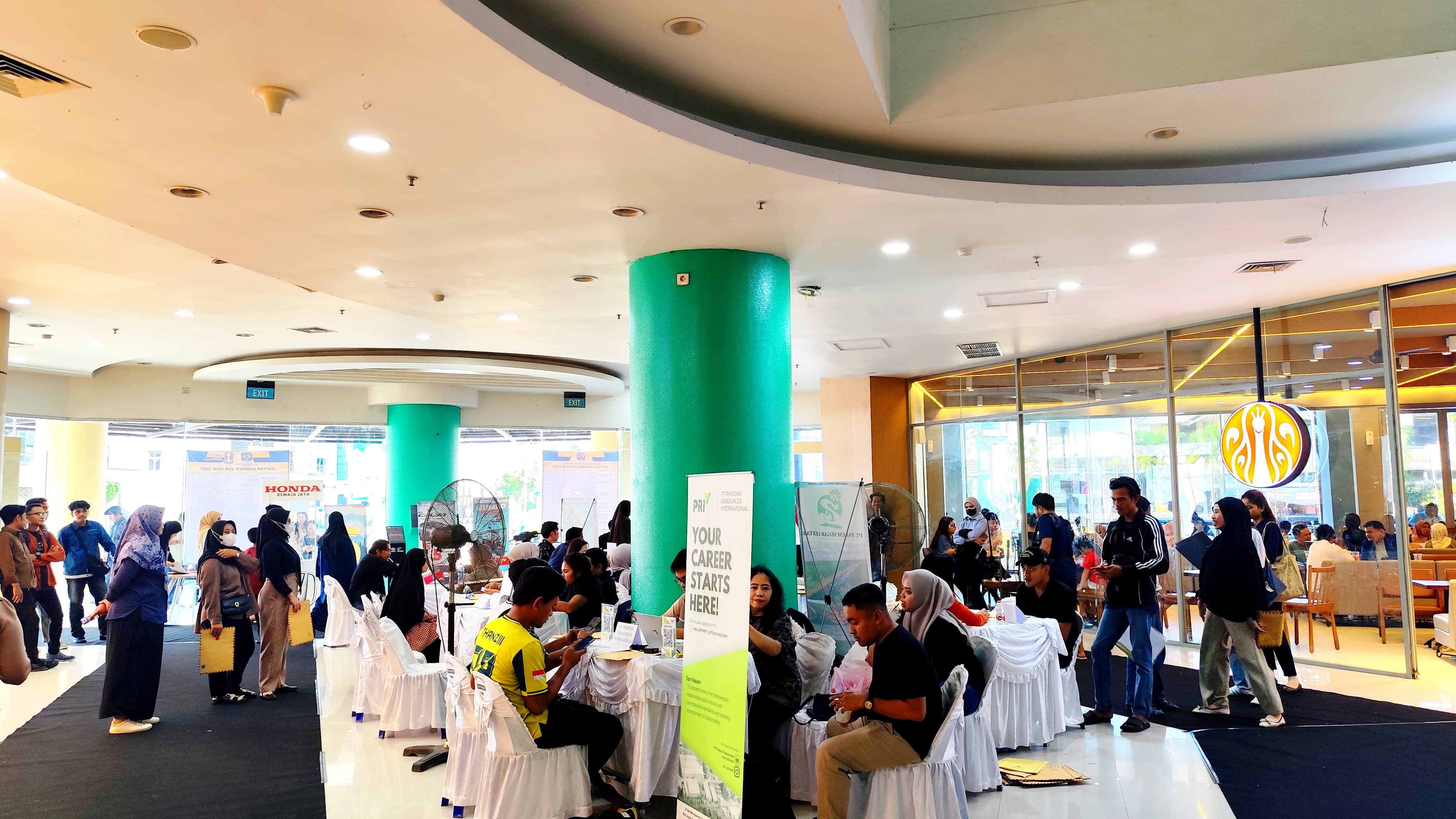 NATANAEL/RADAR TARAKAN ANTUSIAS: Para Peserta Job Fair Tarakan.