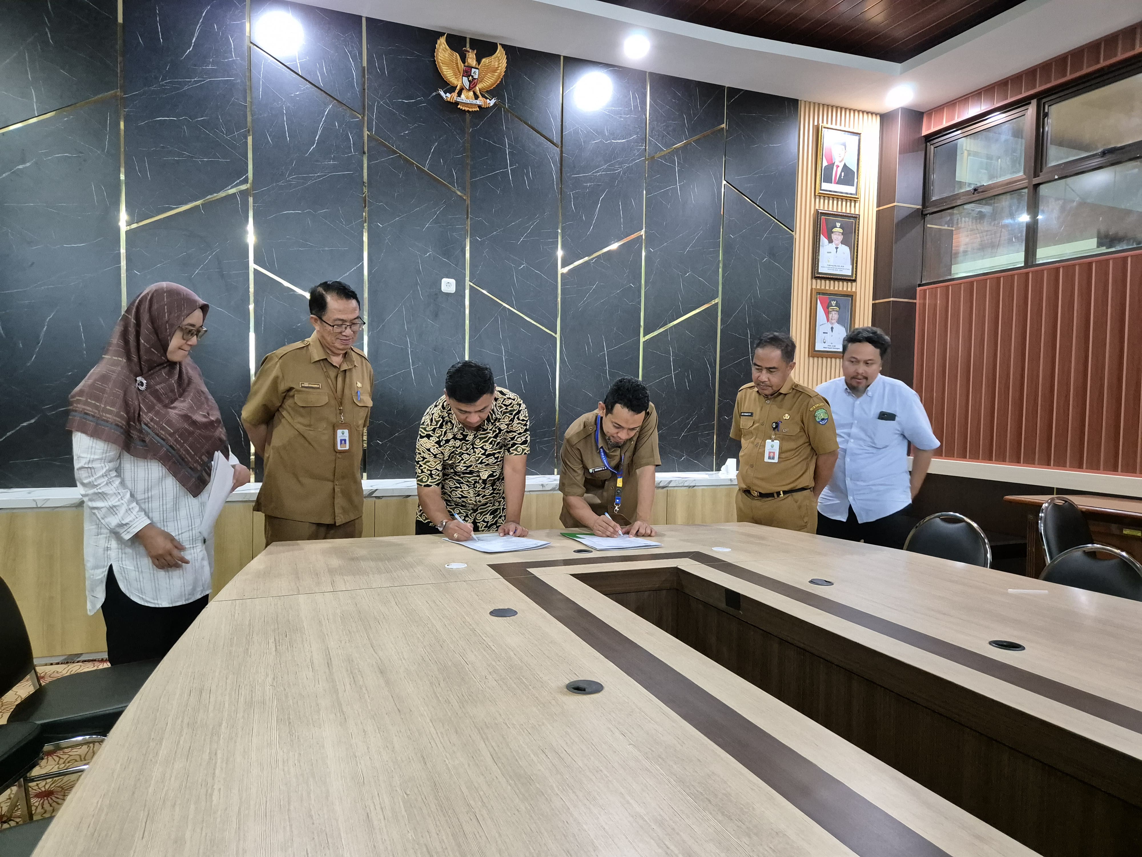 KERJA SAMA : Dirut RSD dr. H. Soemarno Sosroatmodjo Tanjung Selor mendatangani kerja sama dengan BPJS Kesehatan.
