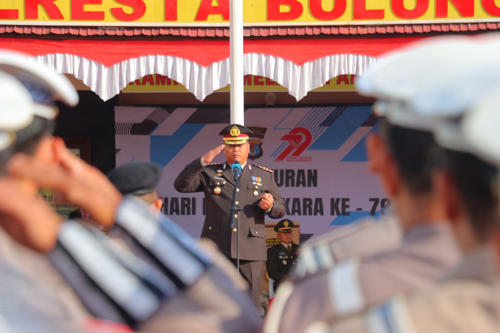 KEPOLISIAN: Kapolresta Bulungan, Kombes Pol Rofikoh Yunianto memimpin apel hari Bhayangkara 2025. FOTO: ISTIMEWA