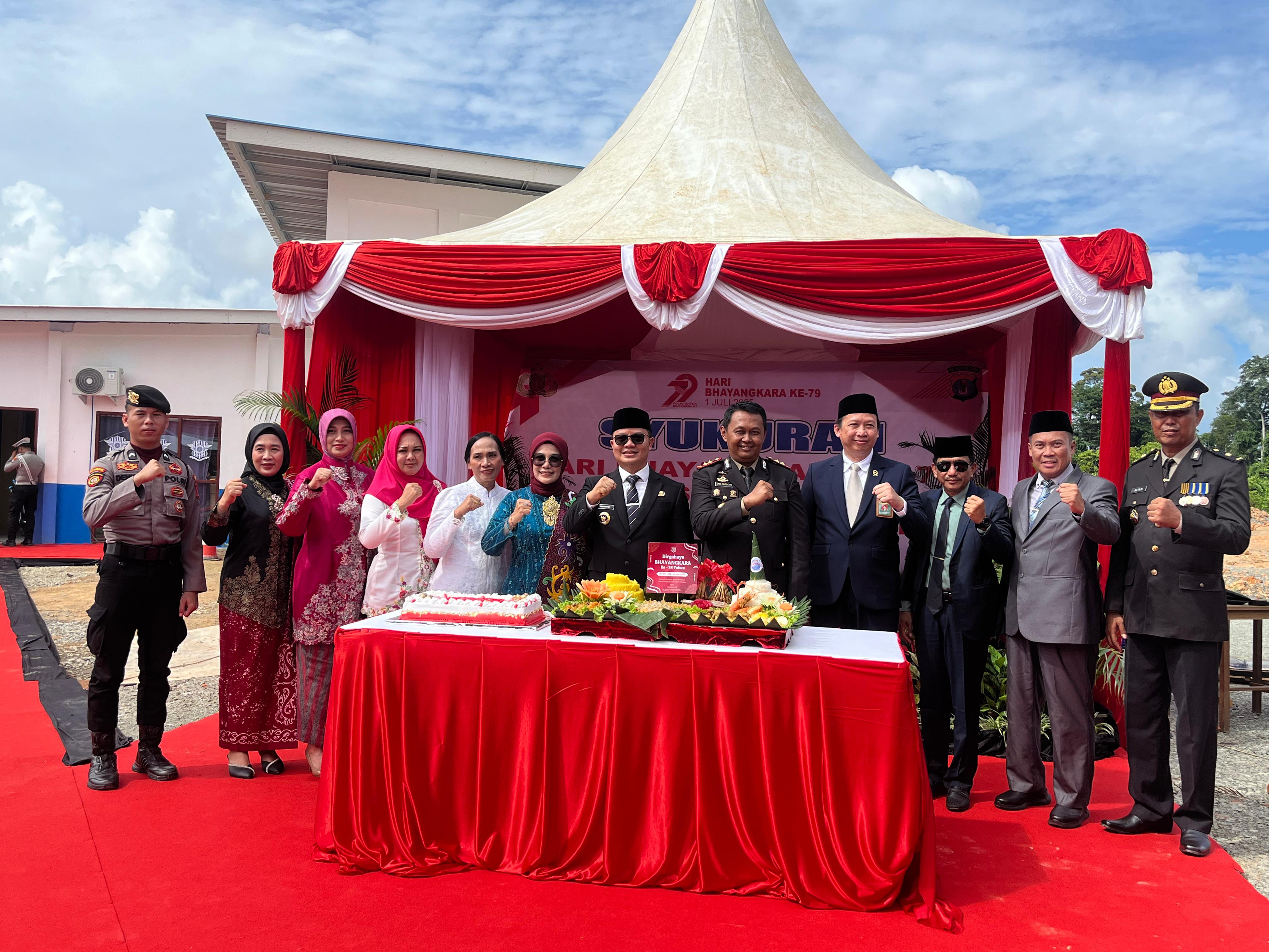 FOTO BERSAMA: Bupati Ibrahim Ali menghadiri Hari Bhayangkara ke 78 pada Selasa (1/7).(FOTO:SOPIAN/RADAR TARAKAN)