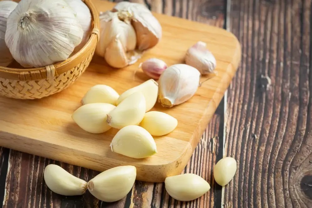 Bawang putih ternyata punya banyak manfaat untuk pria. (Jcomp/Freepik)
