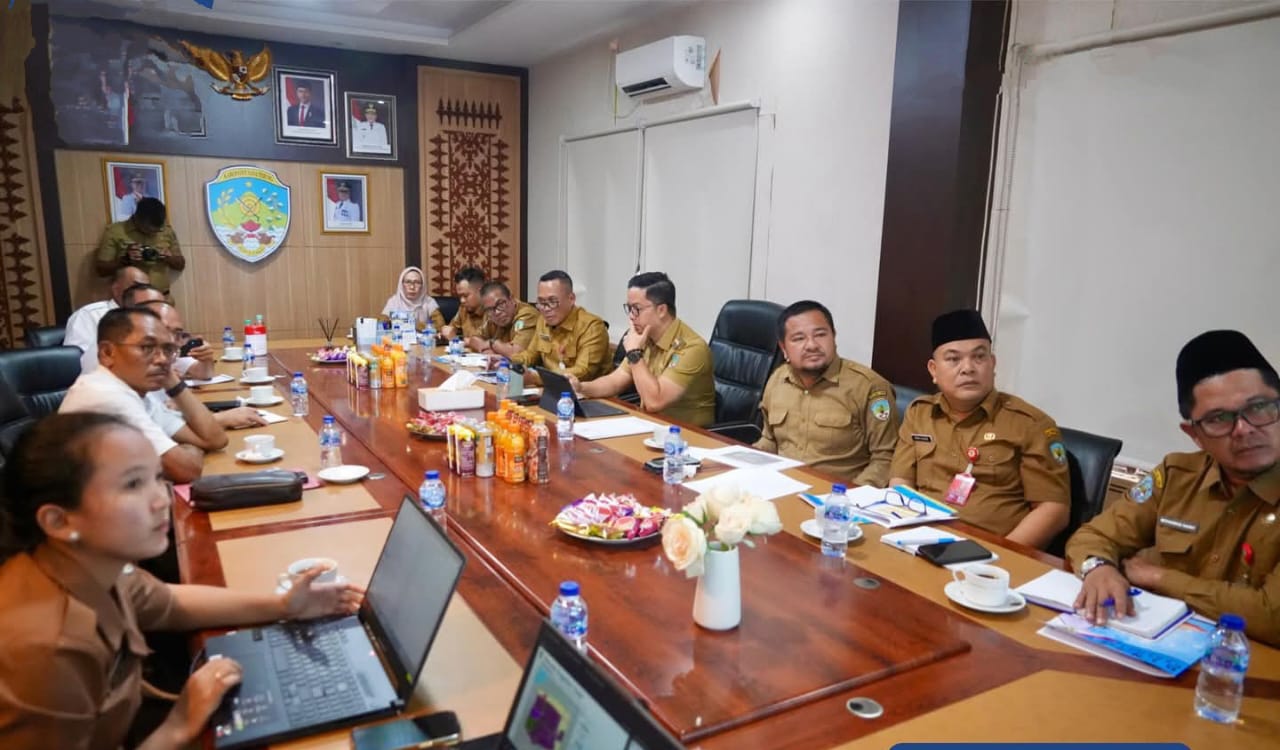 DISEPAKATI: Bupati Ibrahim Ali memimpin rapat bersama Inhutani I membahas pemindahtanganan HGU milik perusahaa. tersebut.(FOTO: IST)