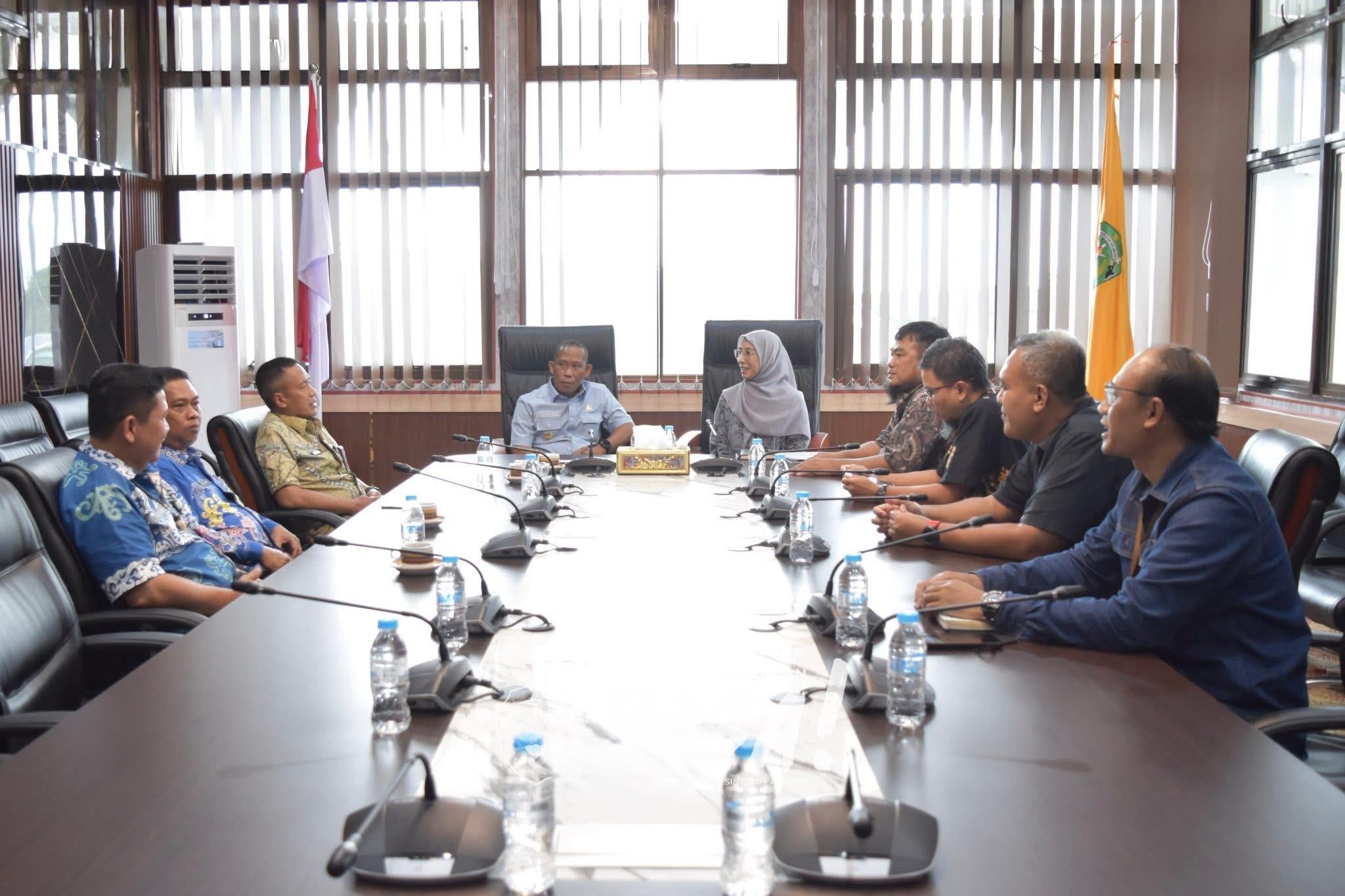 KOLABORASI : Bupati Bulungan Syarwani menerima kunjungan Kepala DJPb Kaltara. Sejumlah program kolaborasi dibahas dalam pertemuan ini. (DKIP/Bulungan)