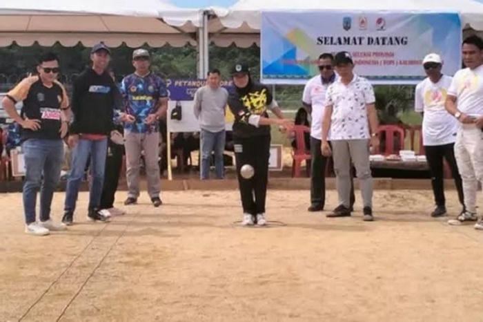 SELEKSI : Atlet Petanque Kaltara saat menjanlani seleksi.