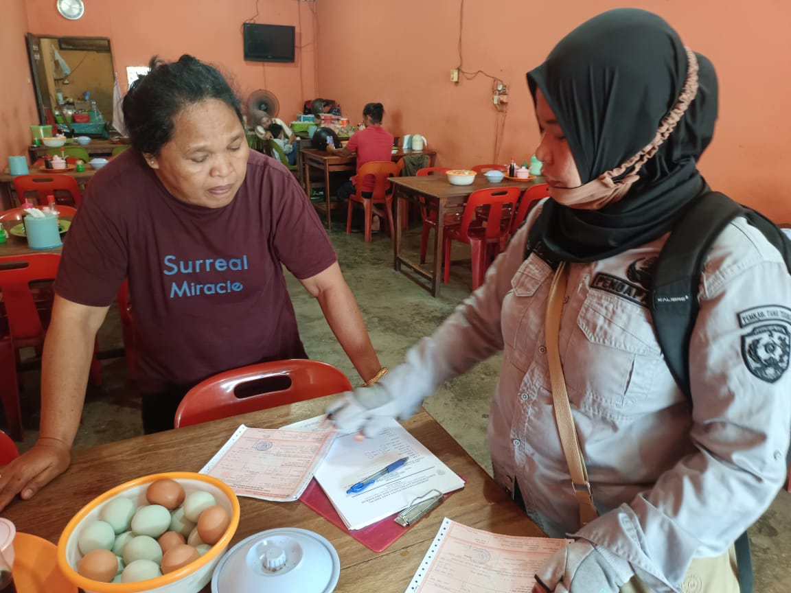 KEWAJIBAN: BPKAD Tana Tidung menyerahkan SPPT PP-P2 yang ada di Tarakan.(FOTO: Ist)
