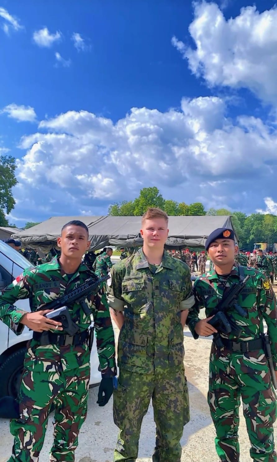 DOKUMENTASI RANDI BANGGA: Potret Randi Bin Baharudin (20) pemuda asal Nunukan dari prajurit Korps Marinir di Nunukan yang mengemban tugas di parade Bastille Day di Paris, Prancis.