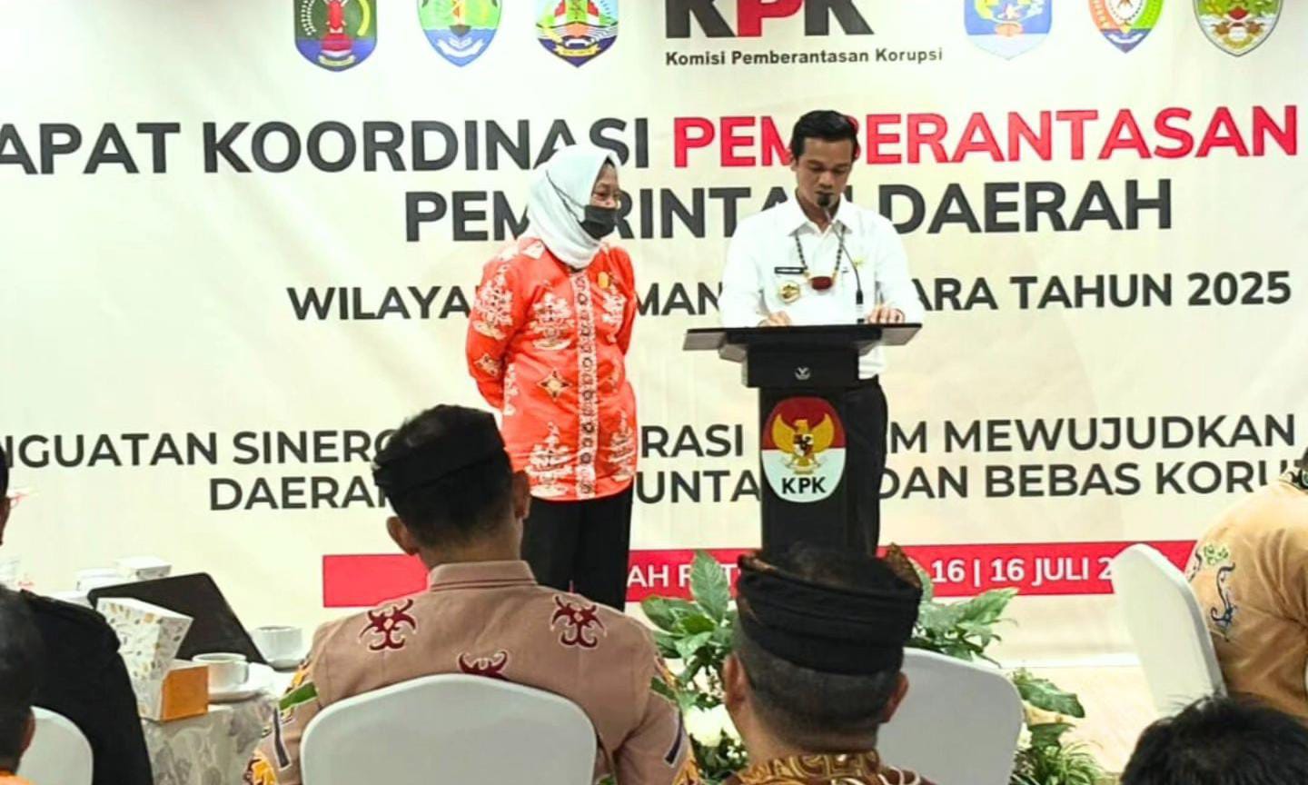 STRATEGIS: Bupati Nunukan H. Irwan Sabri didampingi Ketua DPRD Nunukan Hj. Rahma Leppa saat memaparkan 7 isu strategis di KPK.