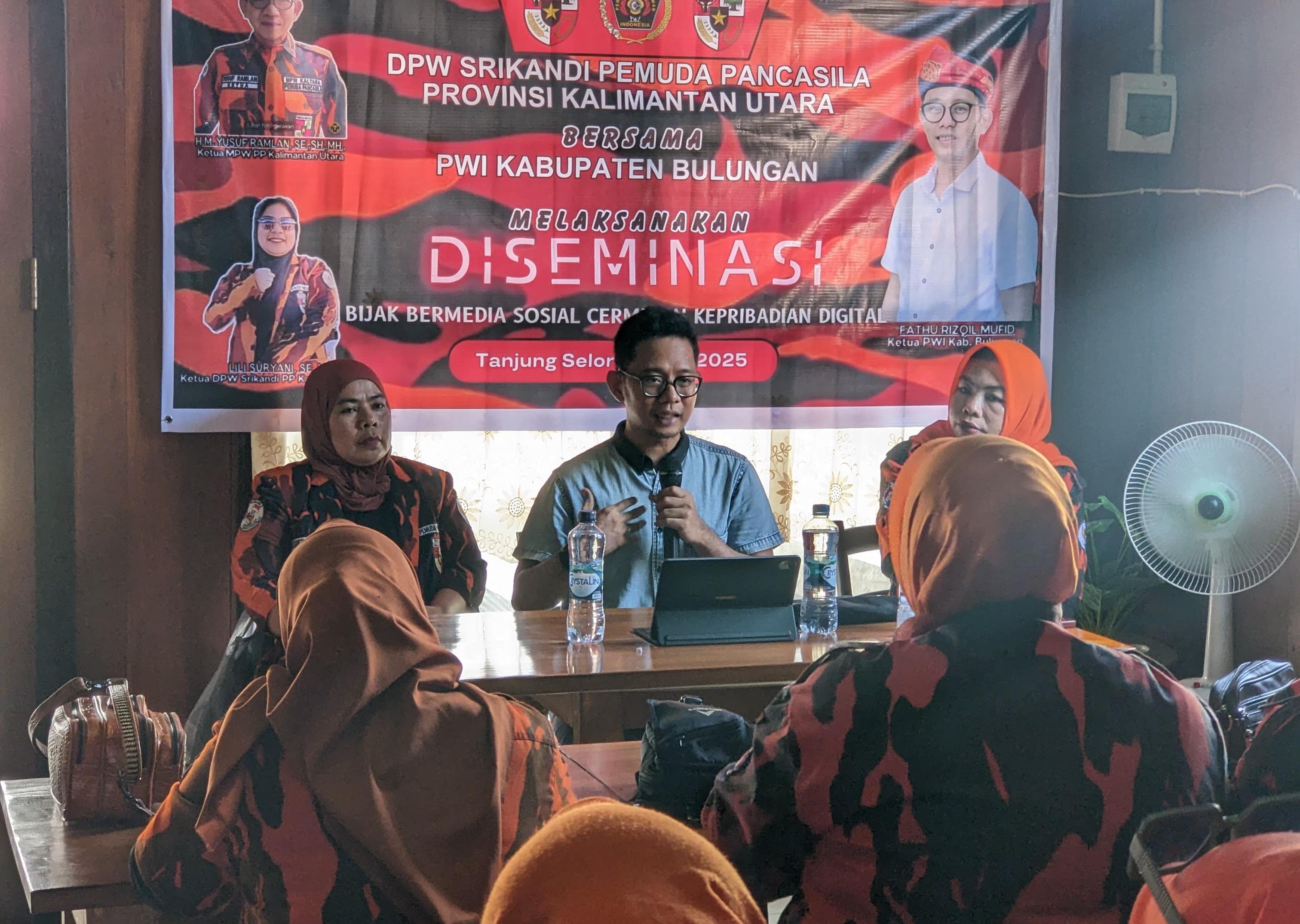 MEDIA SOSIAL: Diskusi terkait diseminasi bijak bermedia sosial cermin kepribadian digital. FOTO: ISTIMEWA