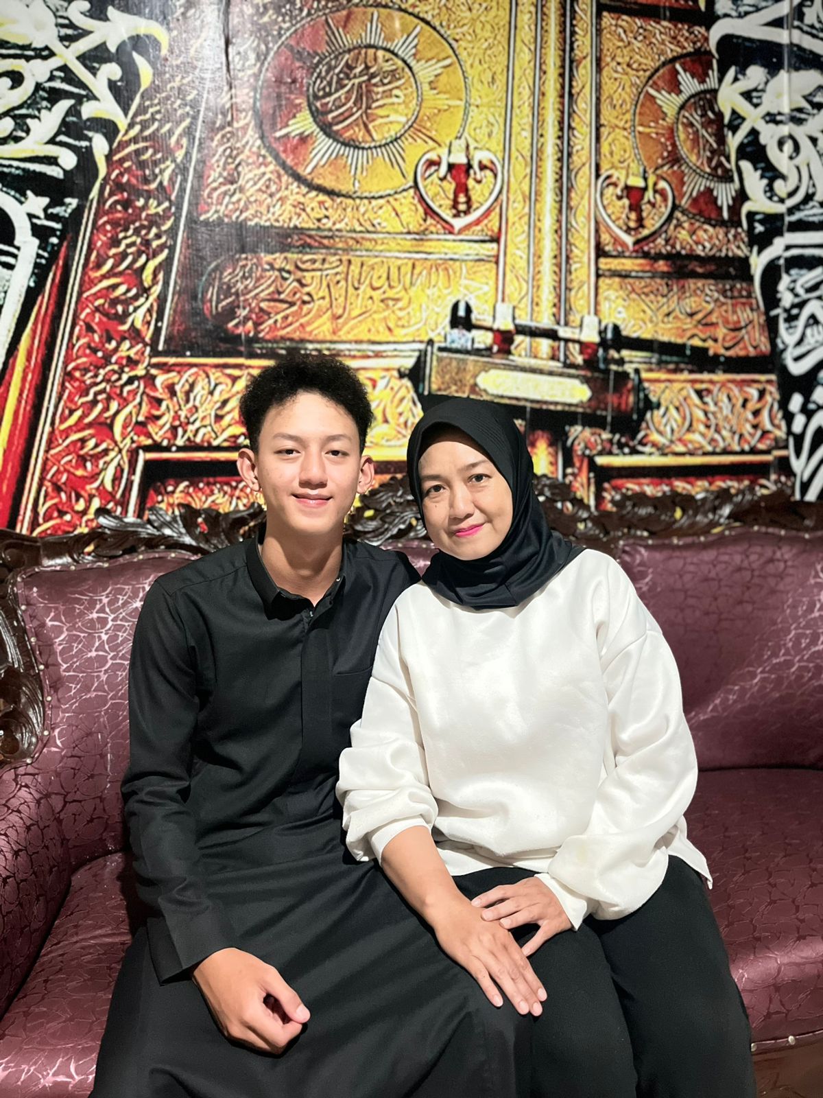 Dzibran Athaullah Mahardika (kiri) bersama sang Ibu Hj. Indriasari Febriliani (Kanan)