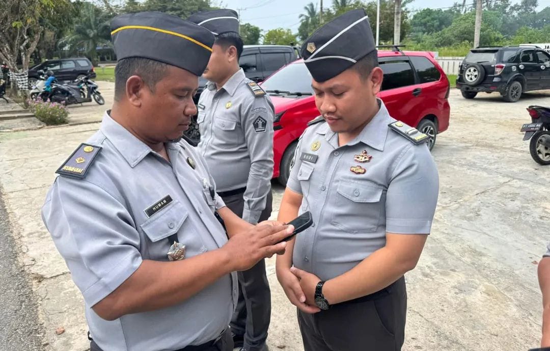PEMERIKSAAN HP: Sejumlah handphone petugas Lapas Nunukan diperiksa demi pemberantasan praktik judi online.FOTO:&nbsp;DOK LAPAS NUNUKAN