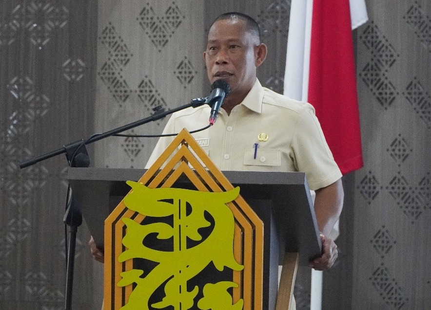 BERIKAN SAMBUTAN : Bupati Bulungan saat memberikan sambutan dalam sosialisasi KPM-PKH.
