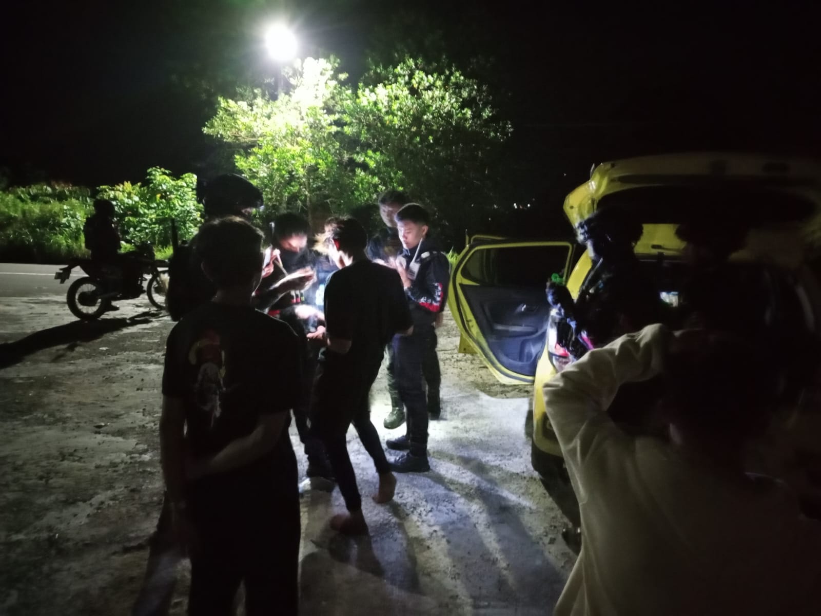 DIAMANKAN: Patroli Perintis Presisi Polres Tarakan berhasil mengamankan empat pemuda yang diduga akan menggunakan narkotika jenis sabu di kawasan Gunung Selatan. FOTO:SAT SAMAPTA POLRES TARAKAN