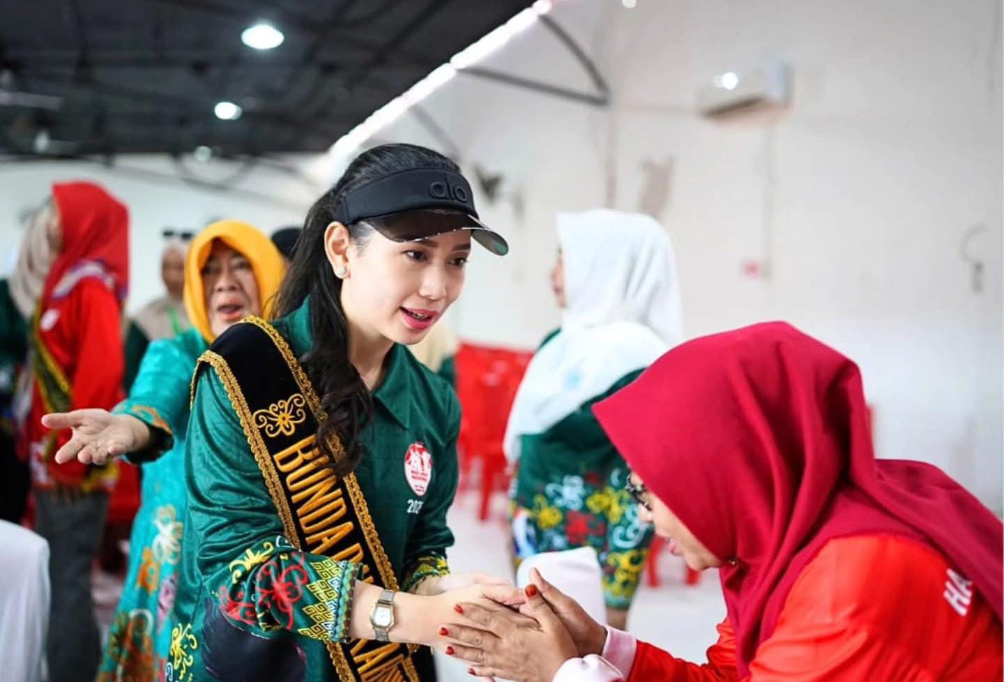 HADIR DI MASYARAKAT: Bunda PAUD sekaligus Bunda Literasi Kabupaten Nunukan, Ny. Andi Annisa Muthia hadir dalam HAN di Sebatik, Sabtu (2/8).FOTO: DOK PROKOMPIM