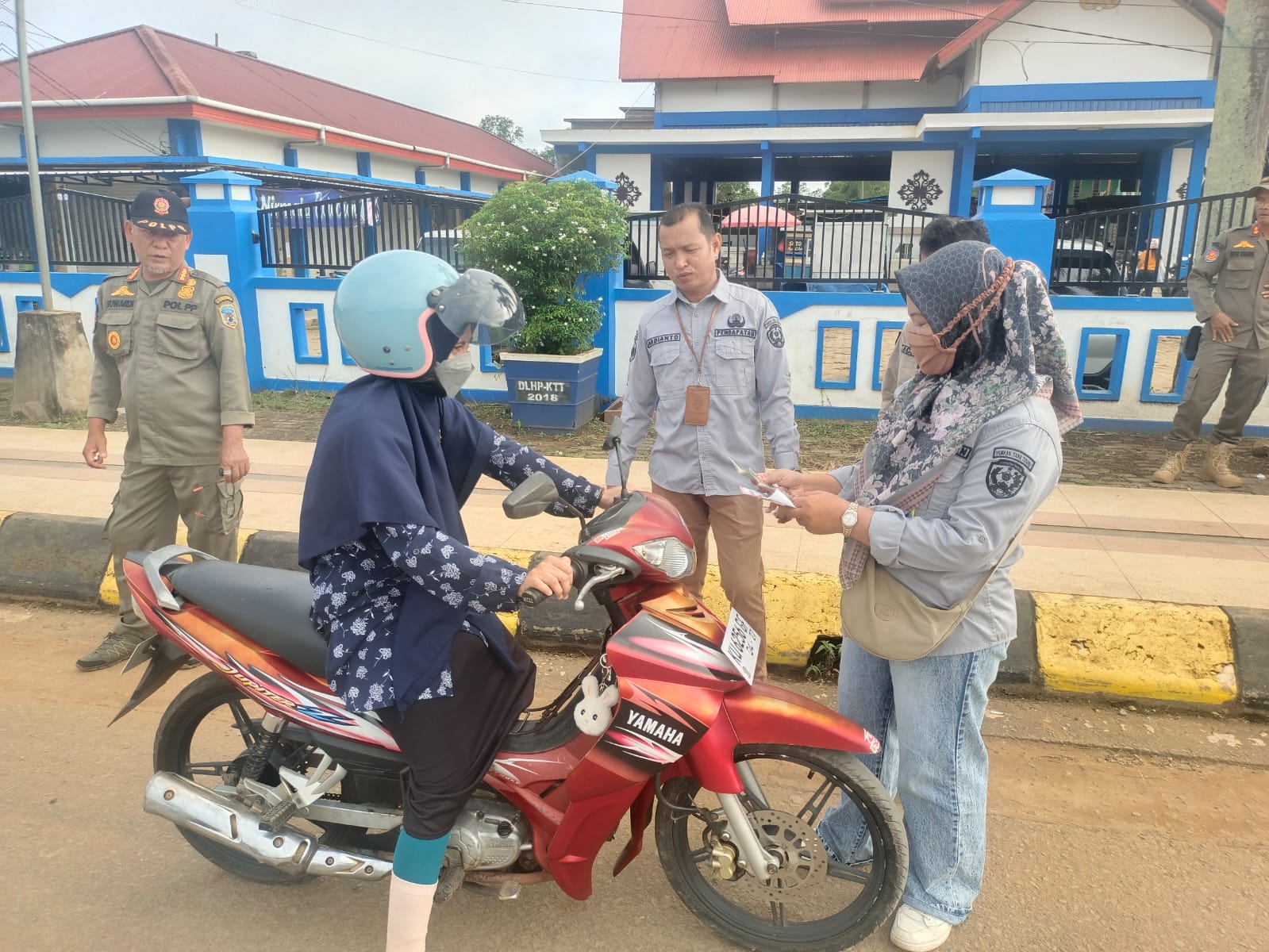 TINGKATKAN PAD: BPKAD Tana Tidung bersama instansi terkait lainnya menggelar razia kendaraan gabungan dua bulan lalu.(IST)