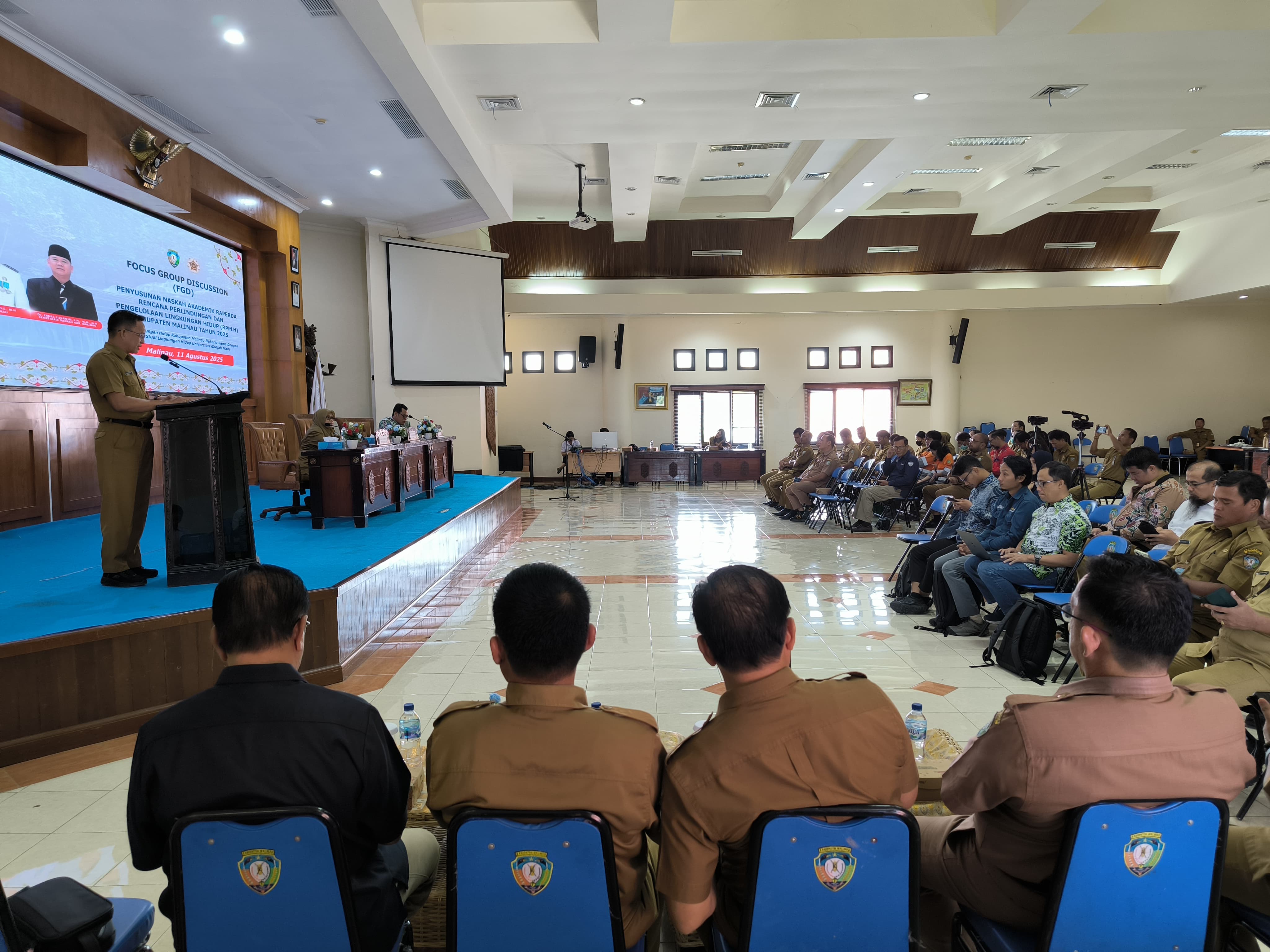 RAPERDA: Seluruh perserta dari berbagai lembaga dalam pembahasan Raperda RPPLH Malinau. FOTO:&nbsp;DIPA/RADAR TARAKAN