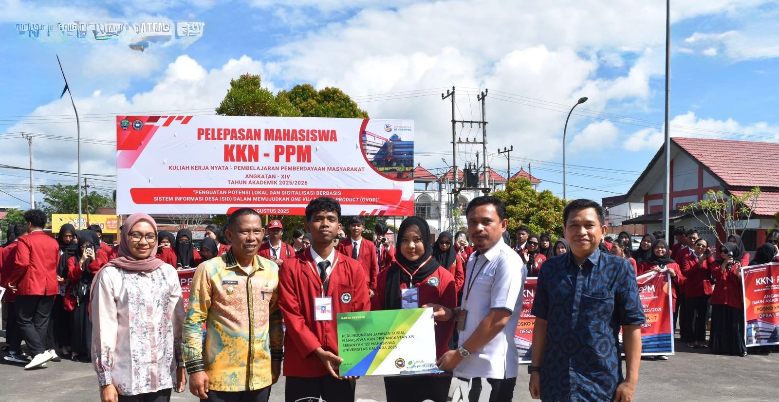 KKN : Bupati Bulungan Syarwani secara resmi melepas mahasiswa peserta KKN, Taslee/Radar Tarakan