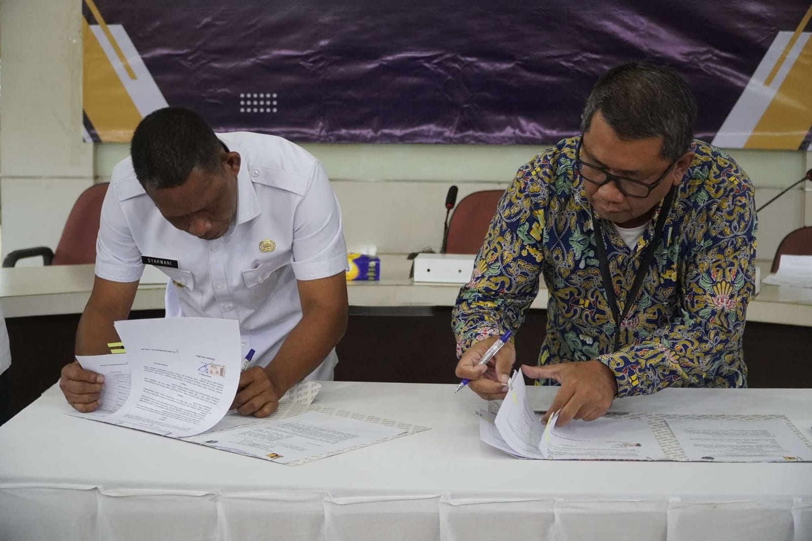 SERAH TERIMA ASET : Bupati Bulungan saay menandatangani BAST dan NPHD.