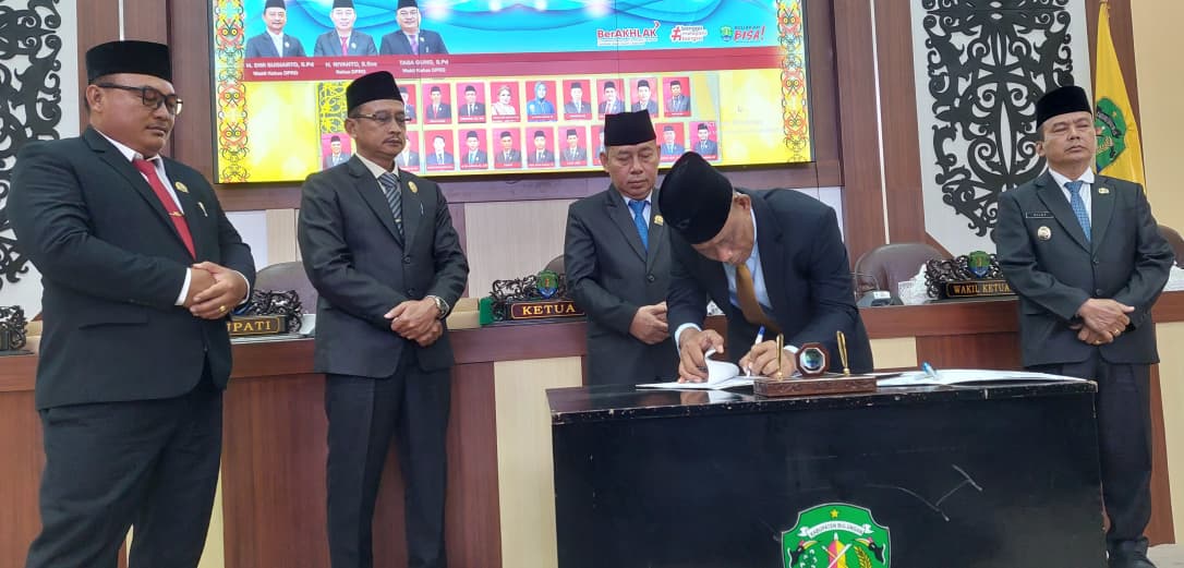 KESEPAKATAN BERSAMA : Bupati Bulungan menandatangani kesepakatan bersama KUA-PPAS APBD-P 2025.