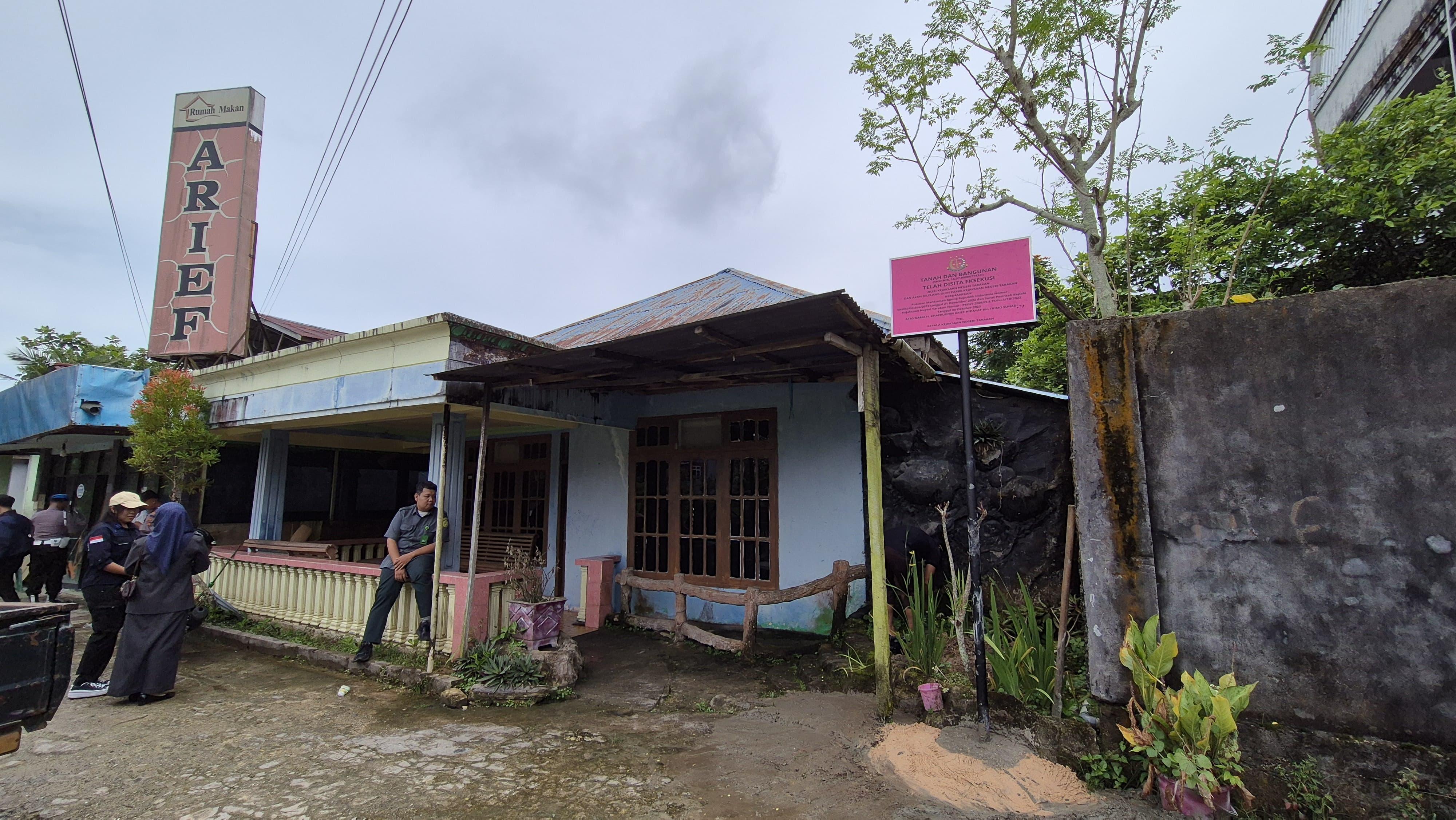 ELIAZAR/RADAR TARAKAN SIAP DILELANG : Aset terpidana tipikor mark up pengadaan lahan Karang Rejo Khaeruddin Arief Hidayat siap dilelang oleh Kejari Tarakan