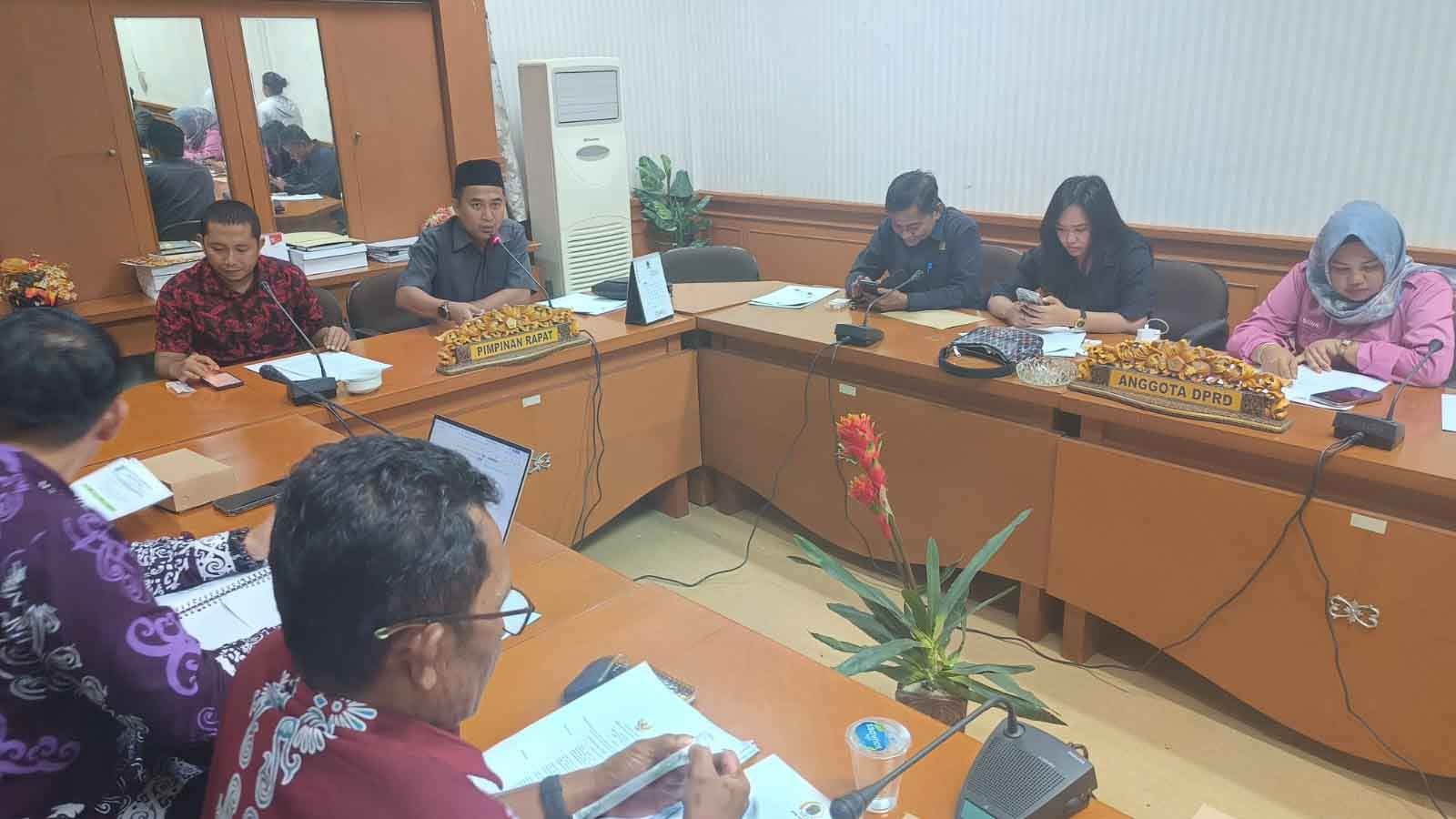 DOK DPRD NUNUKAN RAPAT BERSAMA: DPRD Nunukan bahas Rancangan Peraturan Daerah Ranperda terkait pemekaran desa