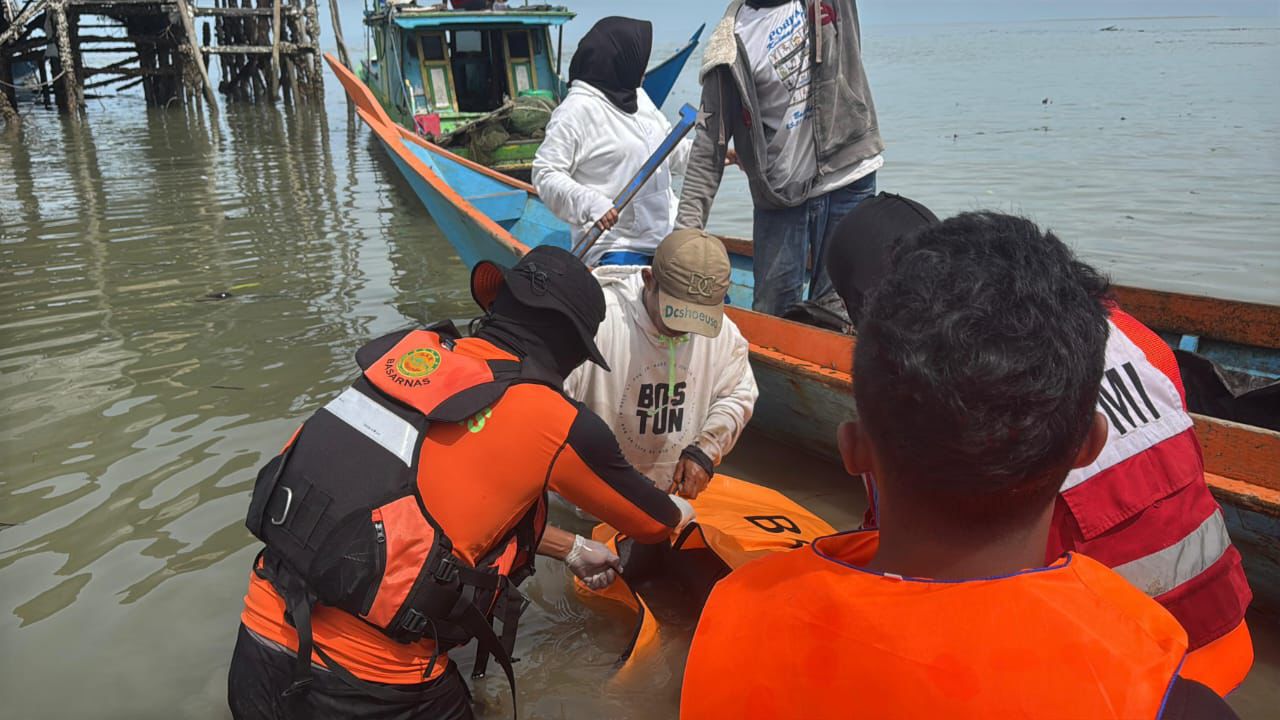 BASARNAS TARAKAN  DITEMUKAN : Nelayan yang sempat dilaporkan hilang di perairan Pelabuhan Malundung, ditemukan dalam kondisi meninggal dunia