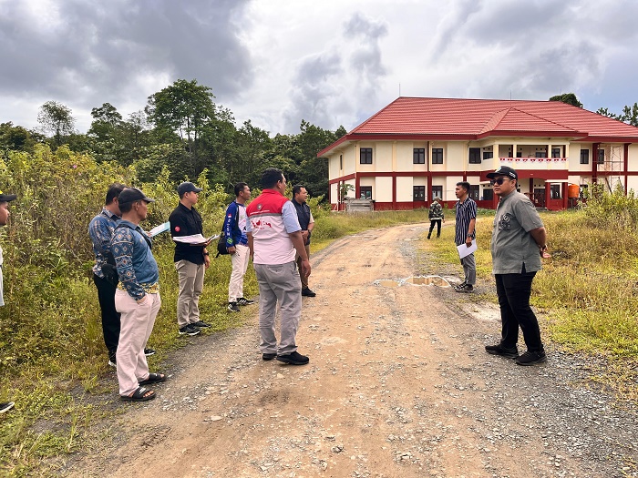 &lrm;SEGERA DIBANGUN: Tim survei MBG melakukan penjauan lokasi lahan yang akan digunakan untuk dapur sehat di Sesayap Hilir FOTO: ISTIMEWA &lrm;
