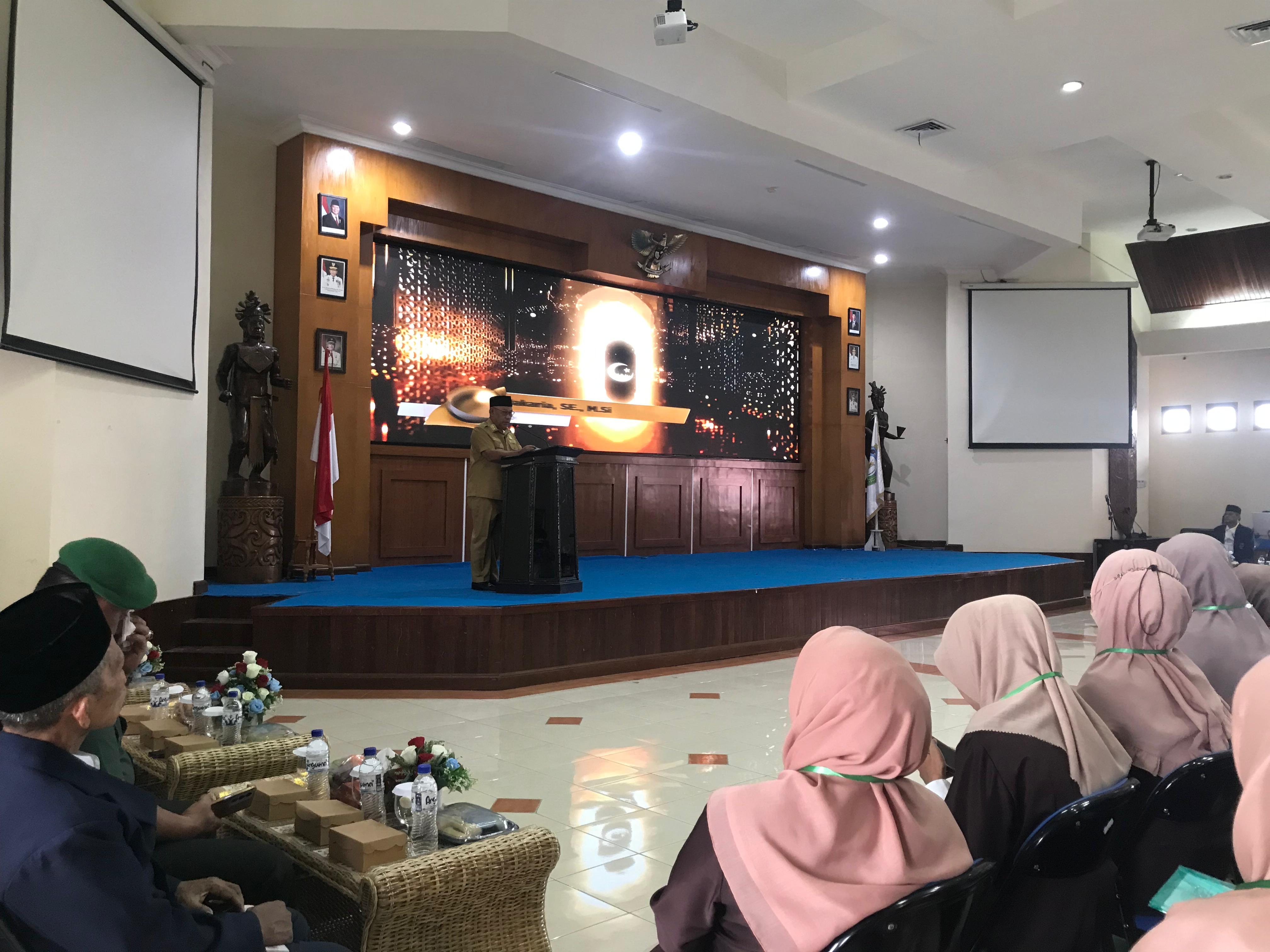 DIPA/RADAR TARAKAN PELATIHAN: Wakil Bupati Kabupaten Malinau, Jakaria, saat membuka kegiatan pelatihan seni membaca Al-Qur&rsquo;an bersama IPQOH Malinau