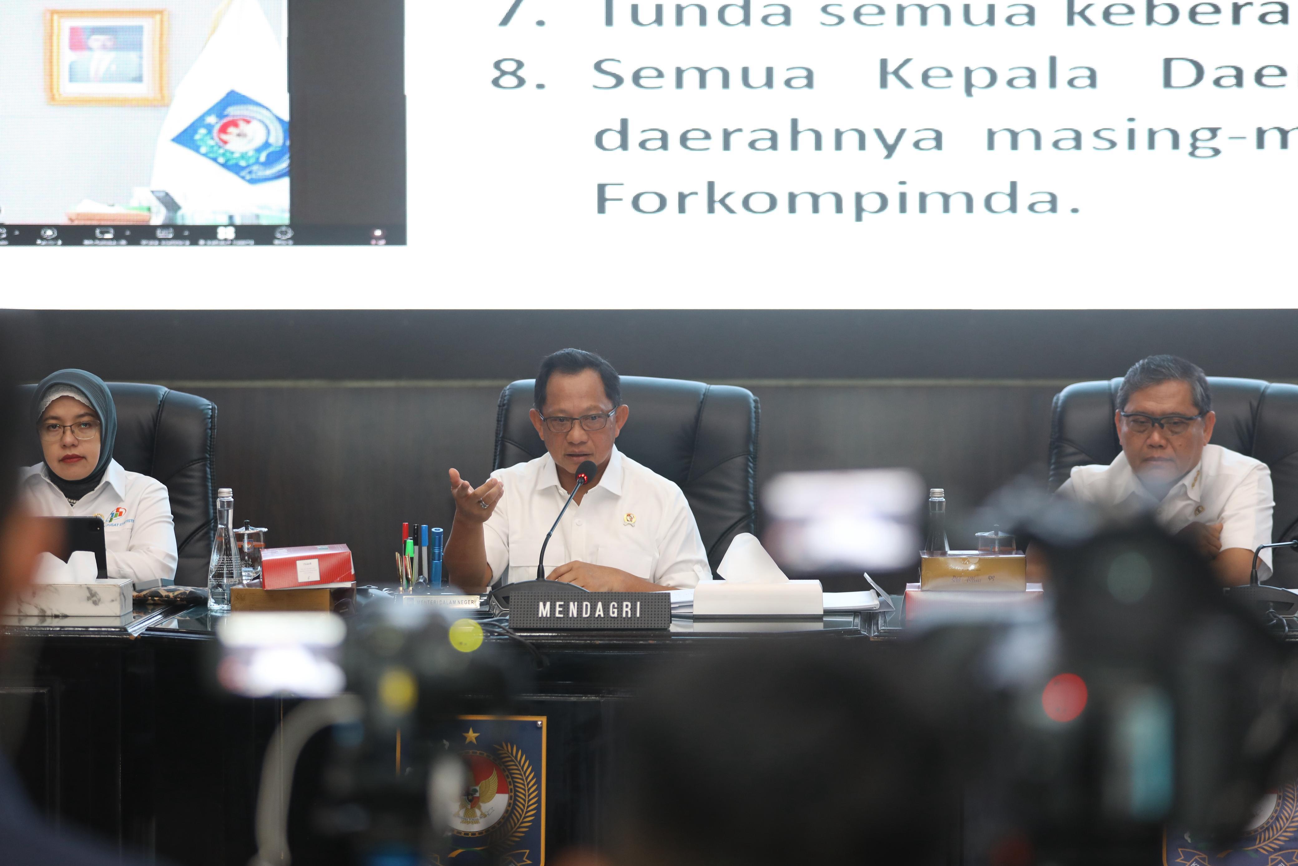 RAKOR : Mendagri memimpin rakor pengendalian inflasi secara virtual. FOTO:puspenkemendagri
