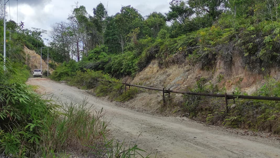 JALAN RUSAK: Kondisi jalan di daerah Juata Kerikil, Kota Tarakan, FOTO:WILDAN/RADAR TARAKAN