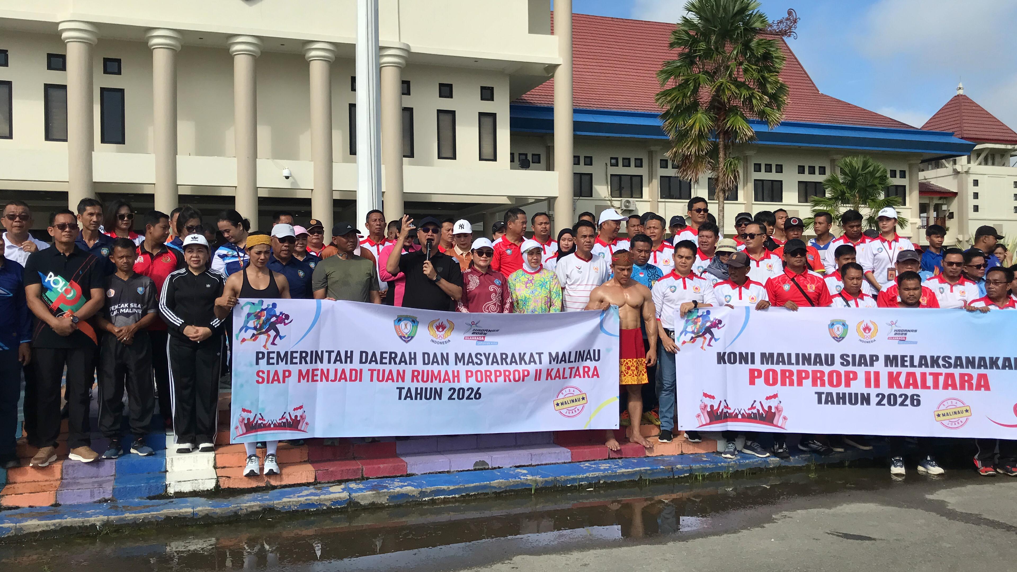 DIPA/RADAR TARAKAN DEKLARASI: Bupati Kabupaten Malinau, Wempi W. Mawa dan Masyarakat Malinau deklarasikan siap jadi tuan rumah Porprov II 2026