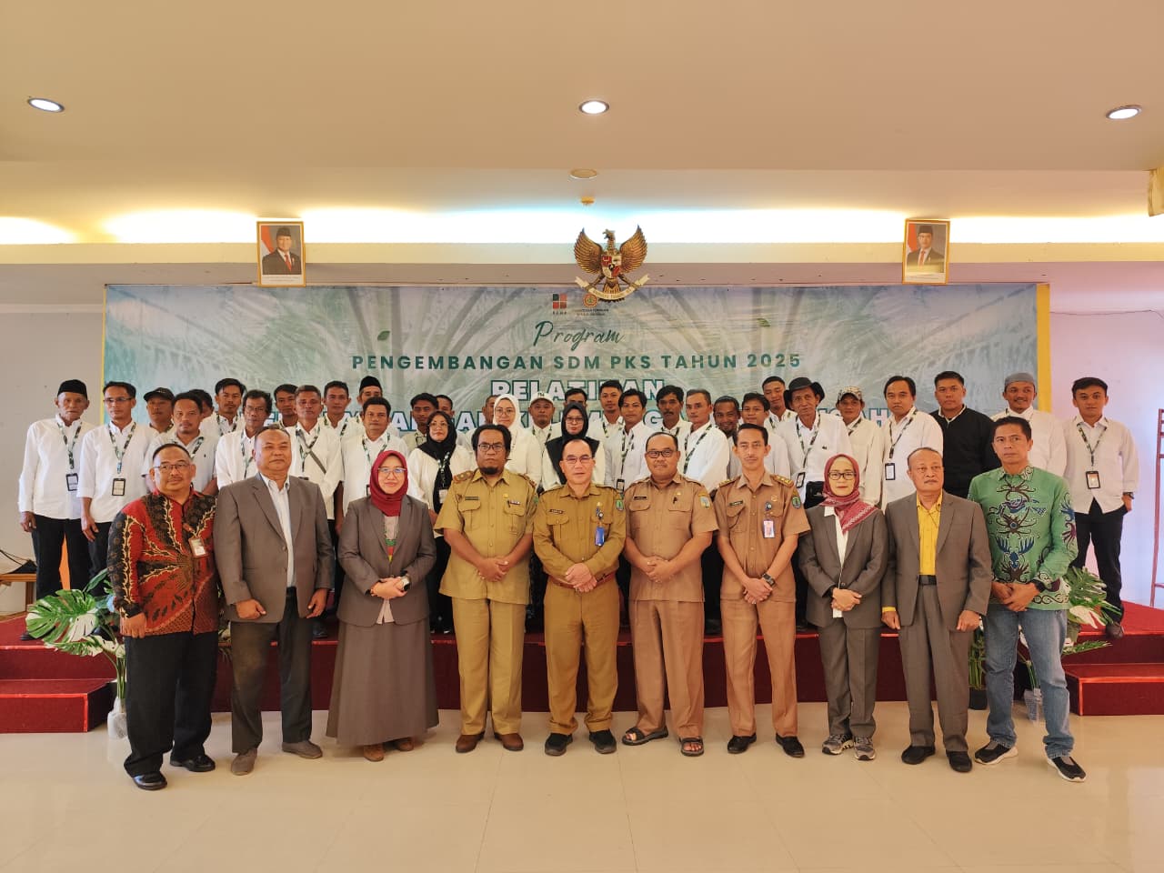 Ketua Kelompok Program dan Evaluasi BBPMKP Kementan, Susan Twisawati Indiani (tengah) bersama Sekretaris Dinas Ketahanan Pangan dan Pertanian Kabupaten Nunukan Darius, S.E