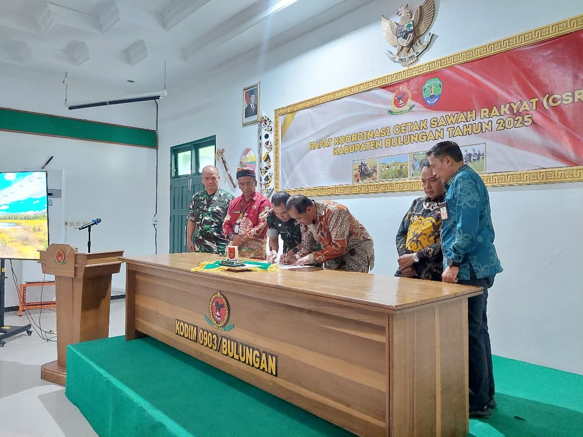 PIJAI/RADAR TARAKAN KERJA SAMA: Dandim 0903 Bulungan menandatangani kerja sama dengan Pemkab Bulungan