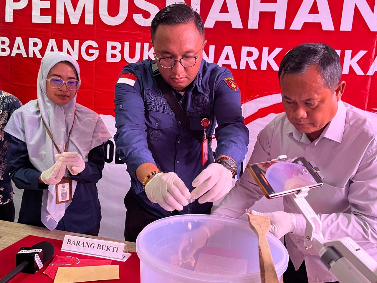 DIMUSNAHKAN : Polresta Bulungan memusnahkan sabu hasil pengungkapan kasus