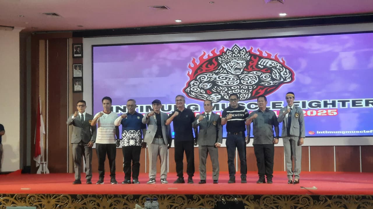 IMF-BMC: Bupati dan Wakil bupati Malinau berfoto bersama para Atlet Nasional yang menjadi juri pada IMF-BMC Open 2025, FOTO:DIPA/RADAR TARAKAN