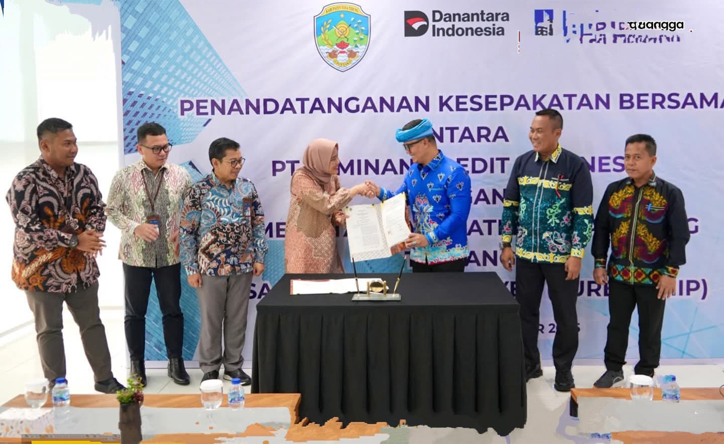 &lrm;KERJA SAMA: Bupati Tana Tidung Ibrahim Ali lakukan MoU dengan PT Jamkrindo