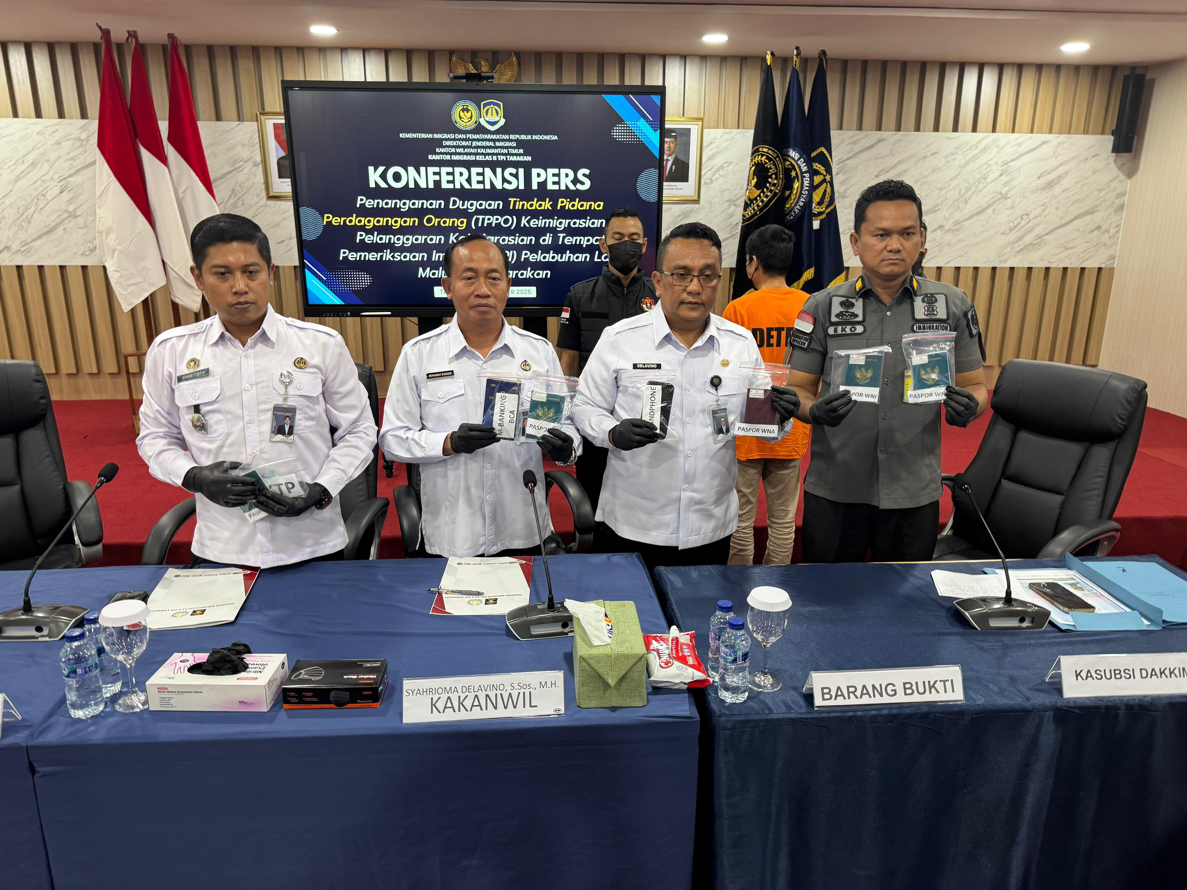 DIGAGALKAN : Imigrasi Tarakan berhasil mengagalkan pengiriman tenaga kerja ilegal ke Malaysia melalui Pelabuhan Malundung, FOTO:ELIAZAR/RADAR TARAKAN