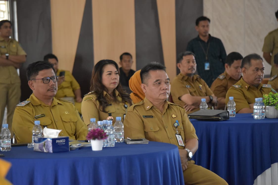 UJI KOMPETENSI : Pejabat eselon II saat mengikuti pembukaan uji kompetensi, Senin 22/9
