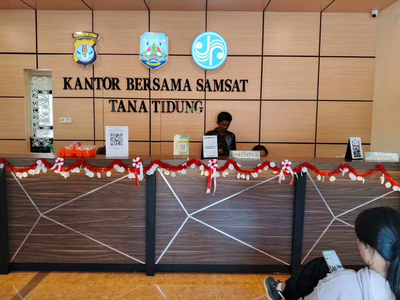 &lrm;TERUS DIGENJOT: UPTD Bapenda Kaltara di Tana Tidung terus berupaya memberikan pelayanan terbaik dalam rangkatkan PAD bagi provinsi maupun kabupaten FOTO: SOPIAN/RADAR TARAKAN