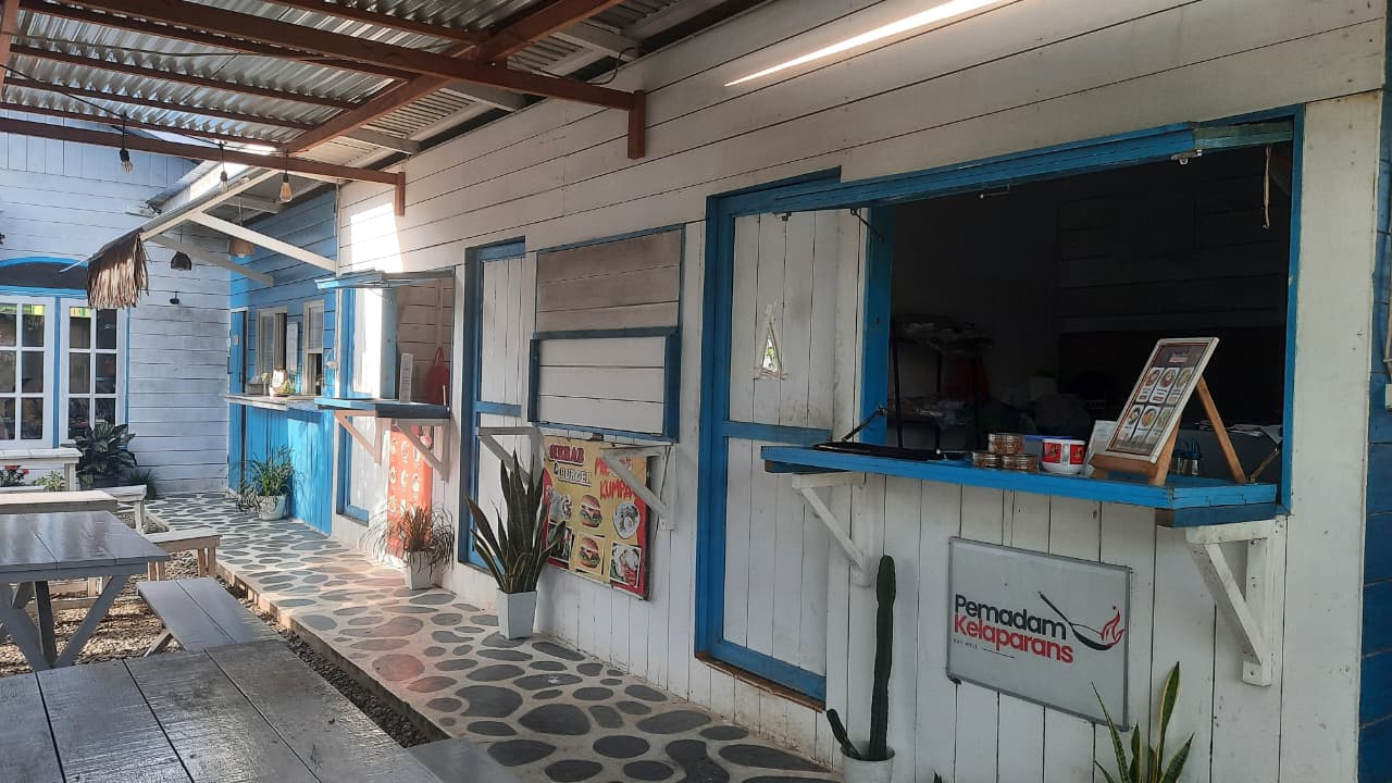DIPA/RADAR TARAKAN INSENTIF: Food Court UMKM yang ada dikafe An