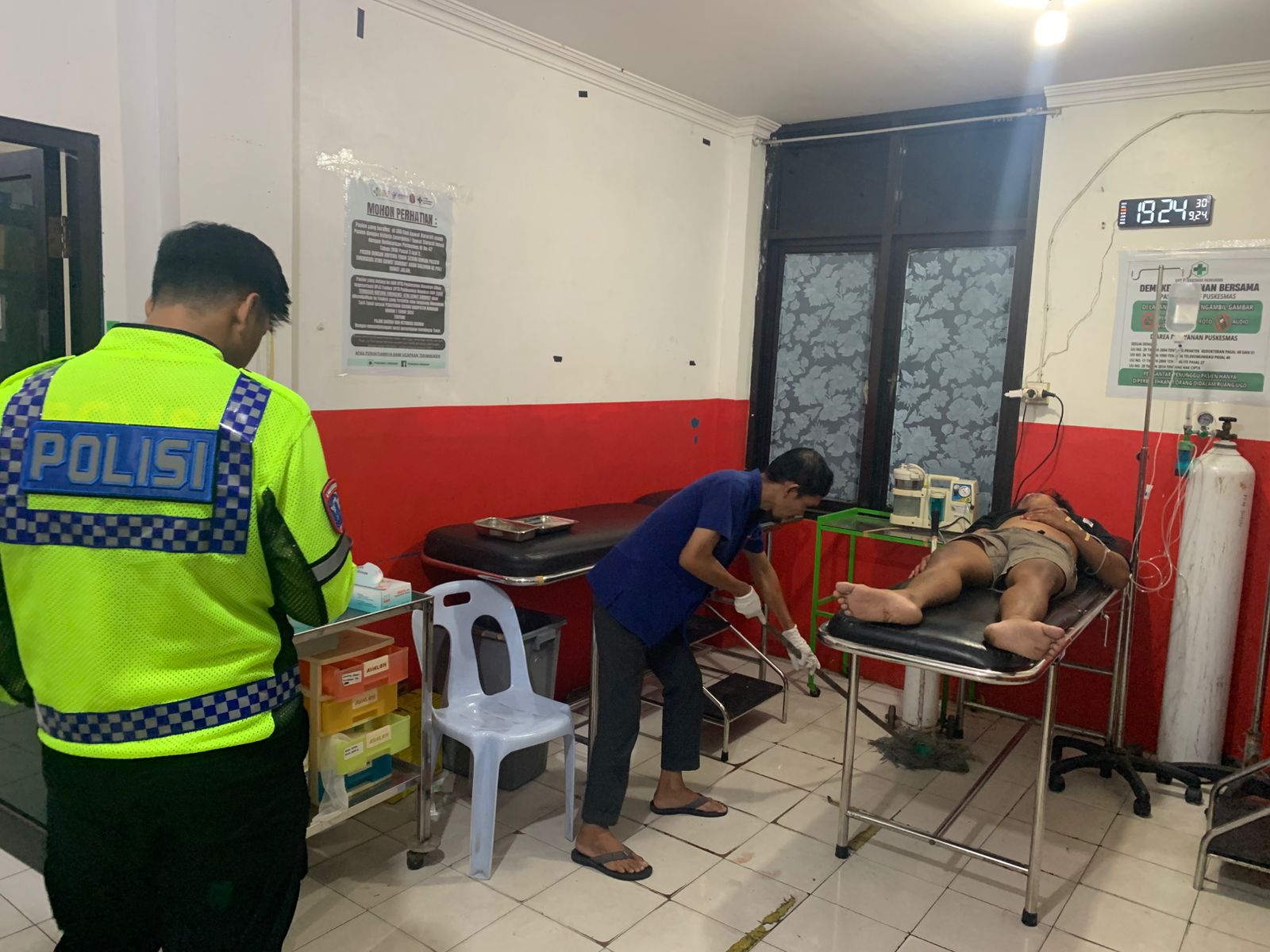 DOK POLRES NUNUKAN DIRAWAT: Iqbal akhirnya mendapatkan perawatan intensif setelah diantar di Puskesmas Nunukan