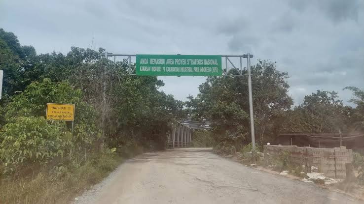 TENAGA KERJA : Tampak gapura masuk ke dalam KIHI Tanah Kuning-Mangkupadi