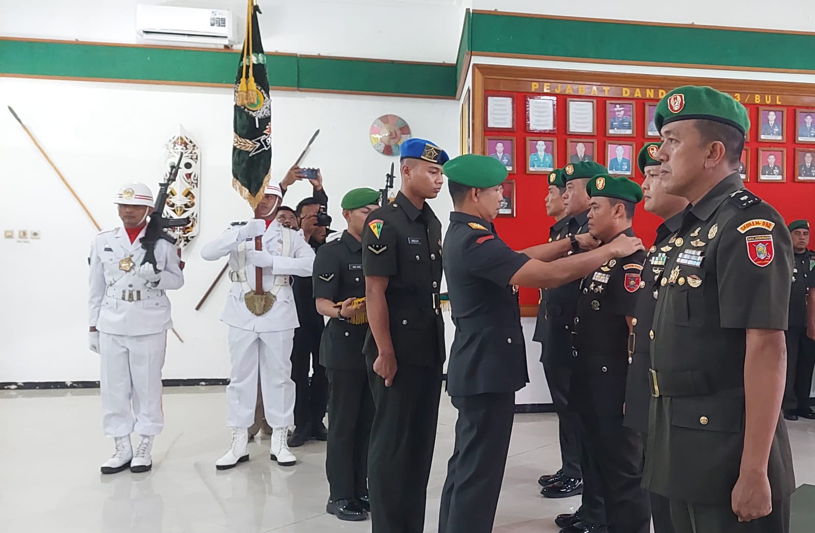 PEJABAT BARU : Danrem 092/Maharajalila saat memimpin sertijab Dandim dan Kasrem