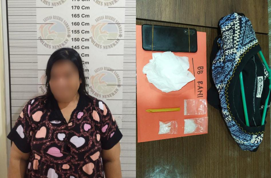 DIAMANKAN: Wanita paruh baya berinisial R (40) terpaksa ditangkap karena terbukti memiliki sabu FOTO:DOK POLRES NUNUKAN  &nbsp;