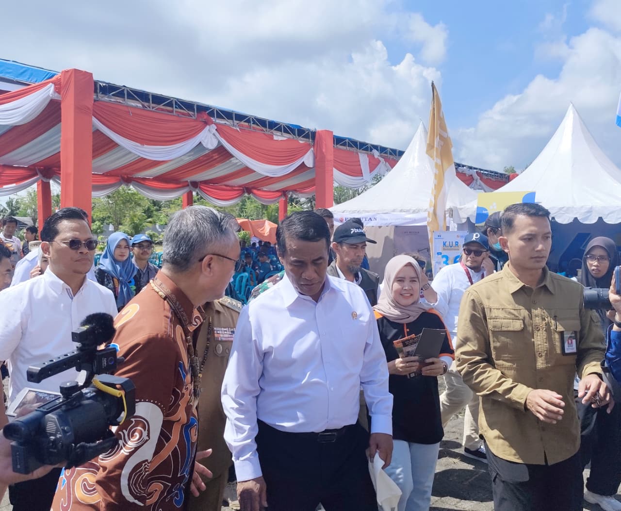 NATANAEL/RADAR TARAKAN SOLUSI : Bupati Malinau Wempi W. Mawa saat bertemu dengan Menteri Pertanian RI