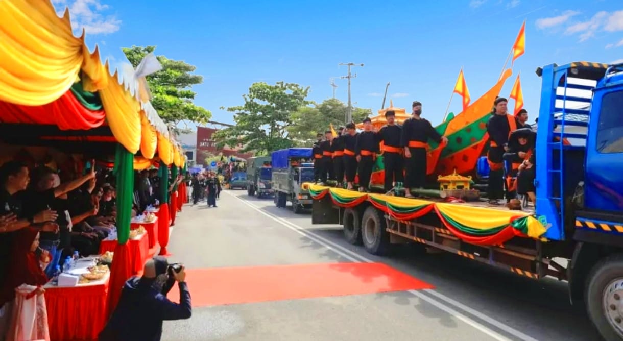 ISTIMEWA FESTIVAL: Proses penurunan Padau Tuju Dulung pada tahun 2024