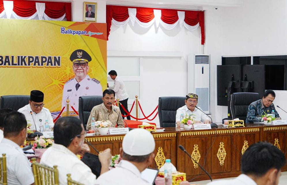 PERUMAHAN: Wagub Kaltara, Ingkong Ala menghadiri rakor dan sinergi program 1 juta rumah di Balikpapan. FOTO: DKISP KALTARA