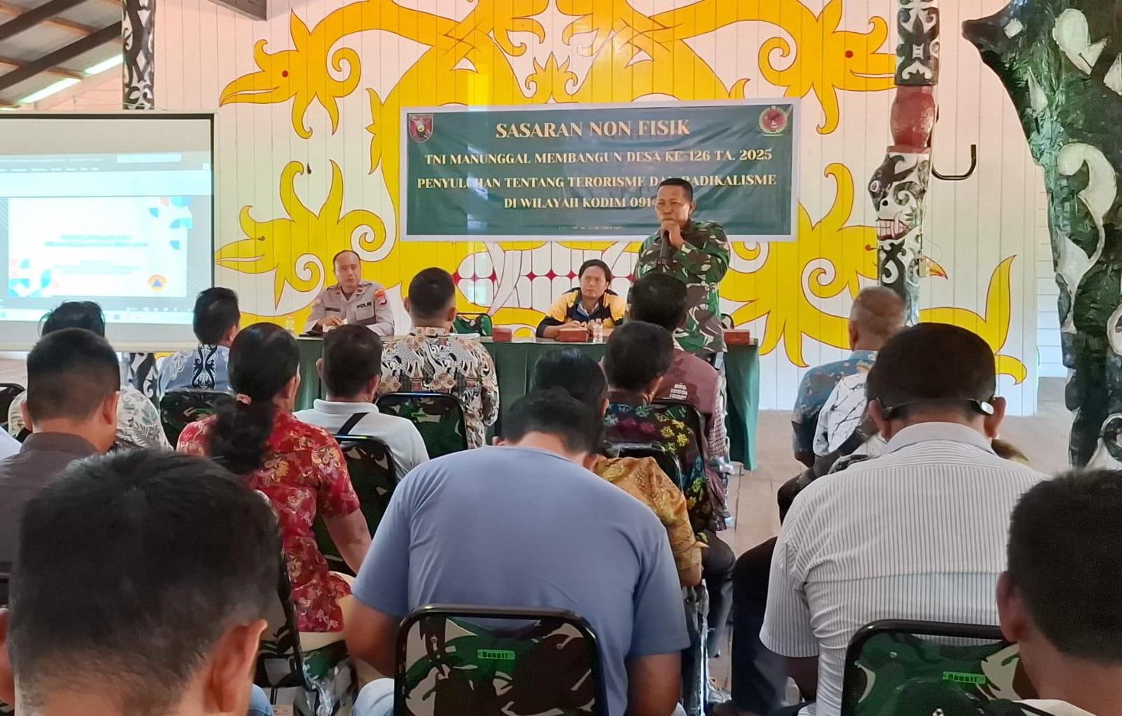 &lrm;NONFISIK: Satgas TMMD Tana Tidung menggelar sosialisasi terkait program pemerintah (IST)