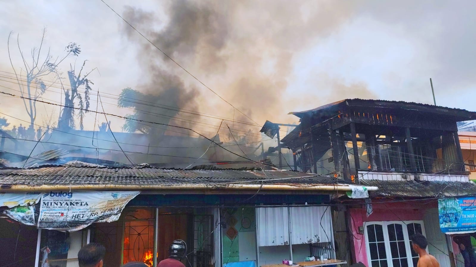 NATANAEL/RADAR TARAKAN.  KEJADIAN: Tiga rumah yang hangus terbakar